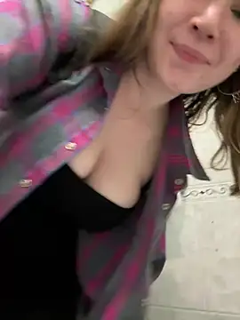 PumaShyXD's Stripchat show and profile