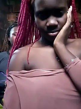 Black_juicy24 webcam