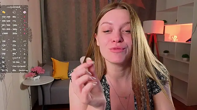 Lovella_Lips webcam