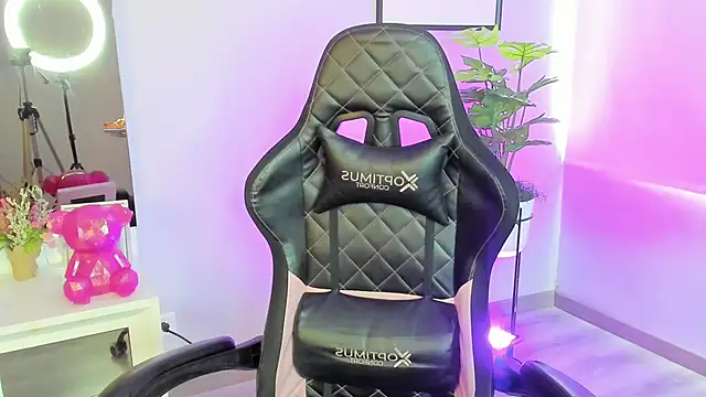 Cloee_Rainbow1 webcam