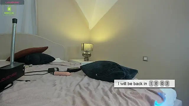 Valerie_Moonn webcam
