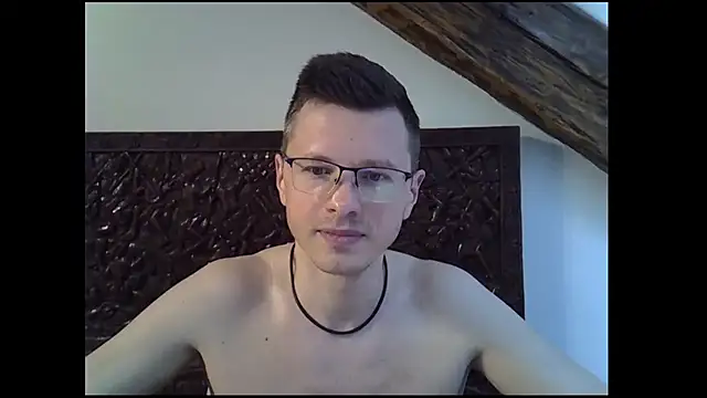 BehindBlueEyesss webcam