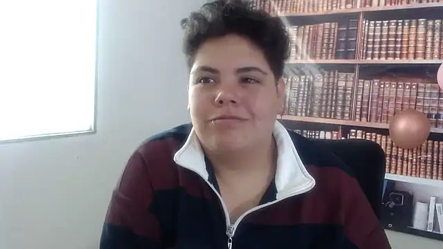 Ivory_Curvy webcam