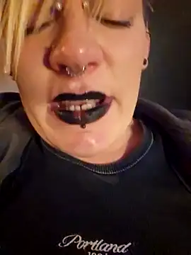 PinkTheHawk webcam