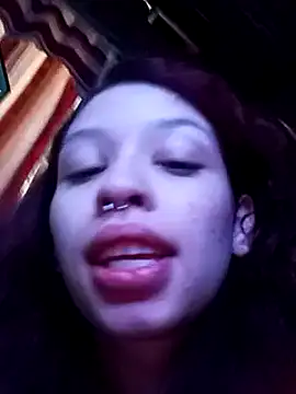 ZoeeMayers23 webcam