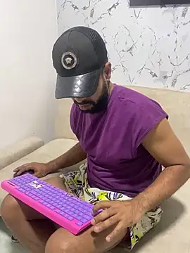 HandsomeLuxuryMen webcam
