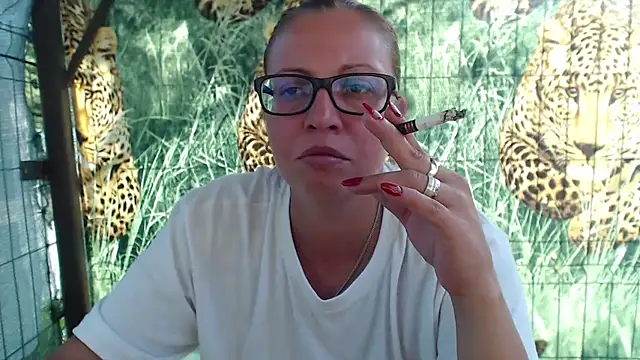 LadyHellene webcam