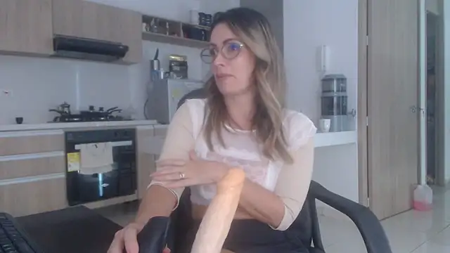 LovePaula webcam
