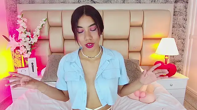 BellaHarper1 webcam