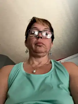 YogaHottie76 webcam