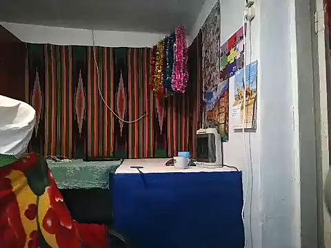 Cora_Maro webcam