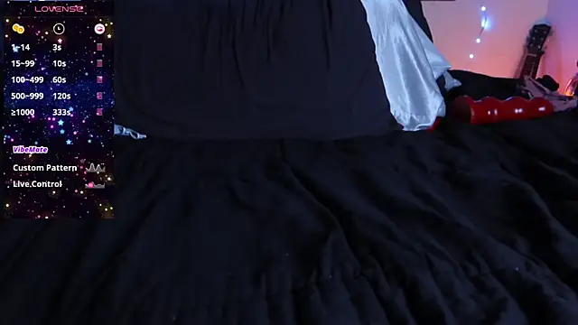 BellaBlueBBW webcam