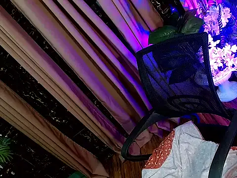 Scarlet_foxy69 webcam