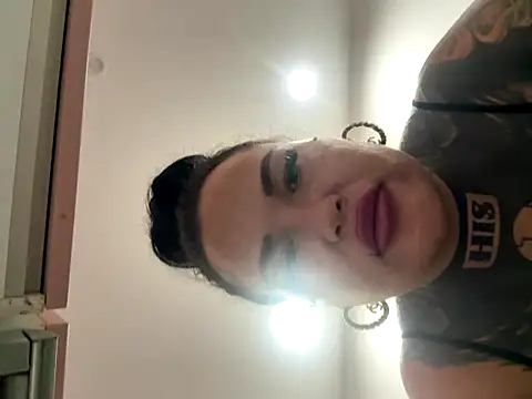 live sex chat free  MelinaCurves 