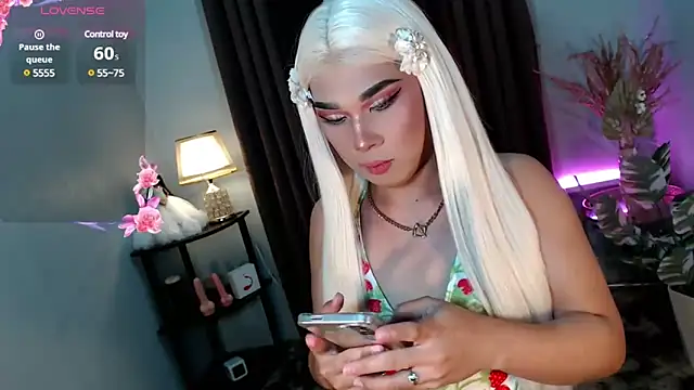 LuxuriousNikkixxx webcam