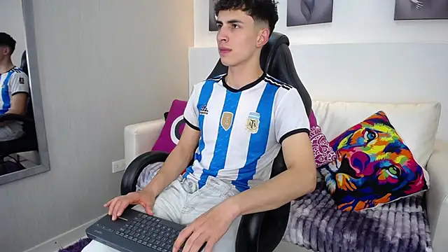 AdrianRinaldi webcam