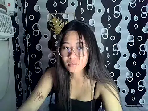 sluttybarbie_chai - Sluttybarbie_chai's free webcam