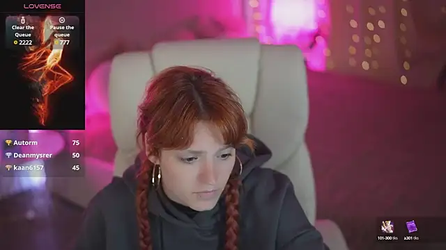 VikkyLoveRed webcam
