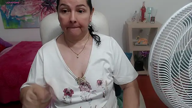 leonela_69 webcam