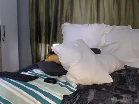 Foxybrownxx1 webcam