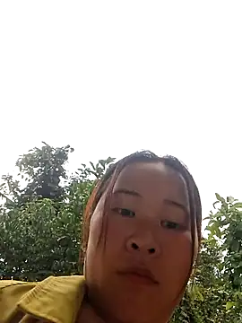 MayLo002 webcam