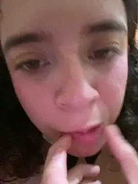 Lucy_YupiSweet webcam