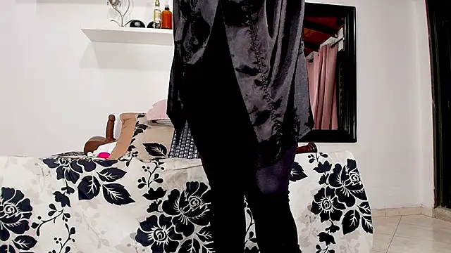 sofi_decker webcam