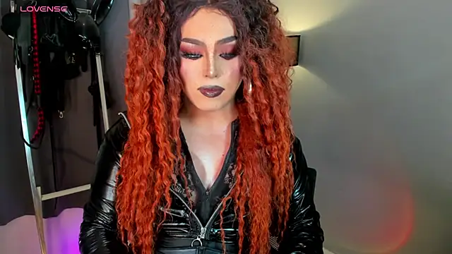 DominaAurumXXX webcam