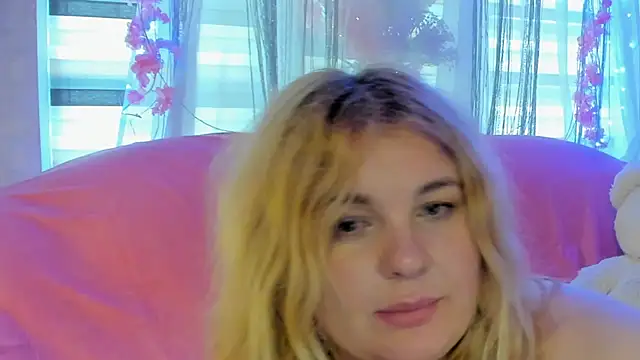 CoraSwon webcam