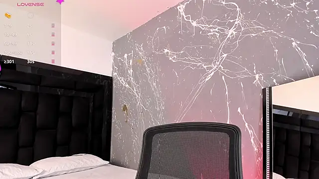 DanniMontes webcam