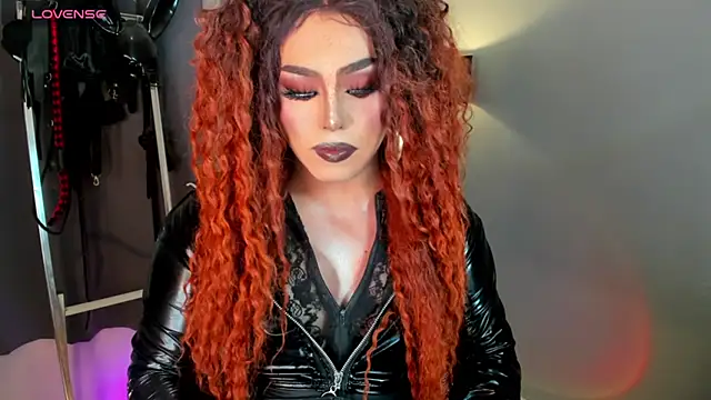DominaAurumXXX webcam