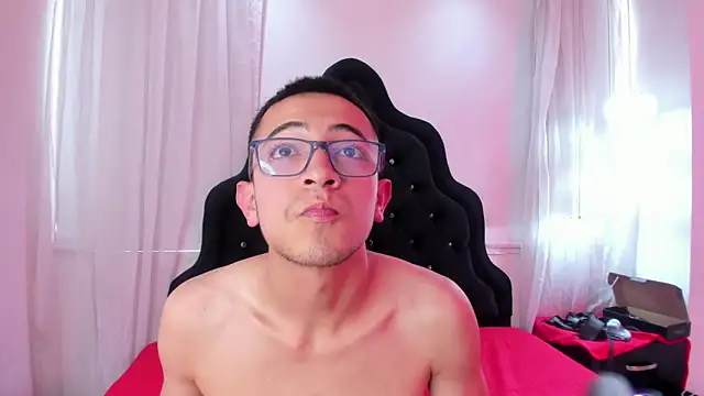 Crimsonsecrets webcam