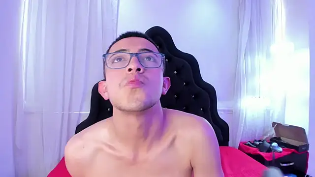 Crimsonsecrets webcam