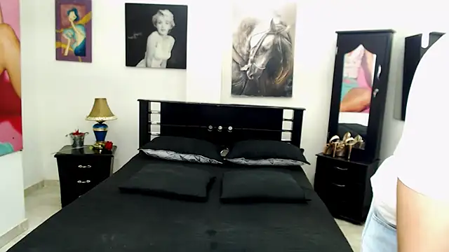 VeronicaReynolds webcam