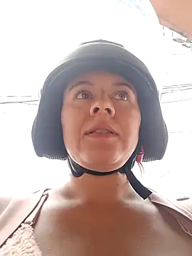 Alana--7 webcam