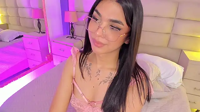 Модель: RoseCassie