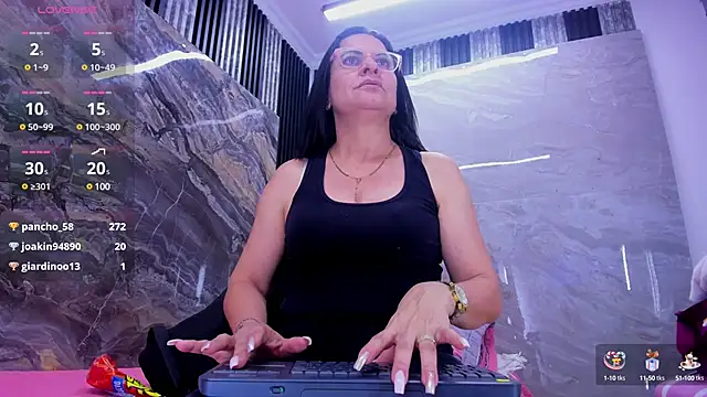 Agatha_Pleasure webcam