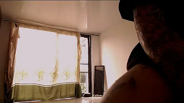 saara_johnson496 webcam
