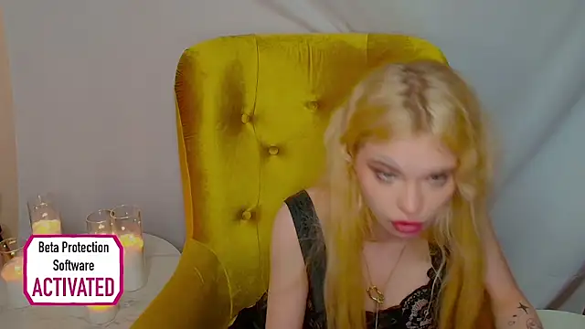Creatrix_Lola webcam