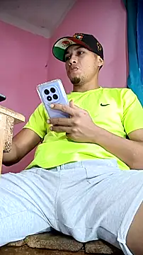 brattcumhot_ webcam
