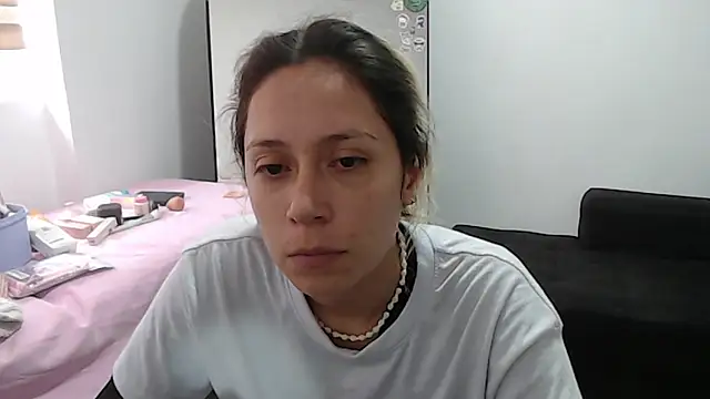 MommyMiaWs webcam