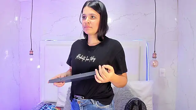 sashaThompsonn webcam