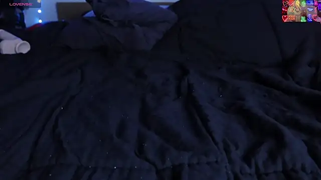 BellaBlueBBW webcam
