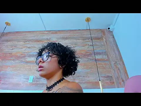 Lilith_dark2 webcam