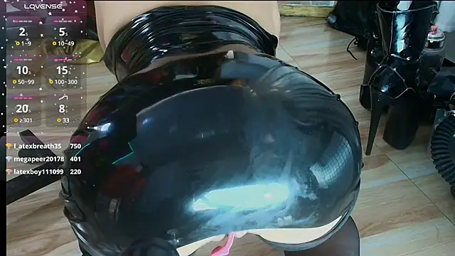 LatexDevil_Blondie webcam