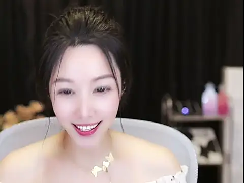 Nuyoah-77 webcam