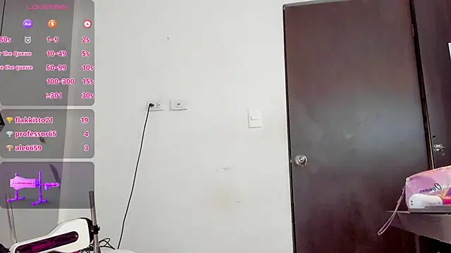 ZiaCalifa webcam