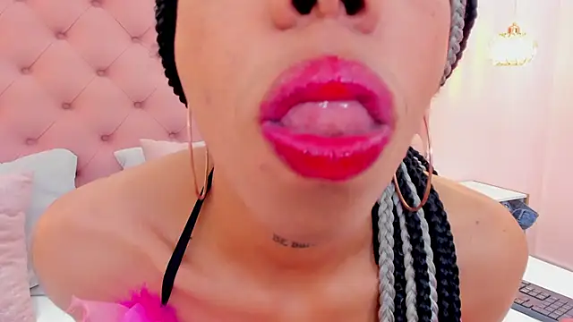 megan_xblack_ webcam