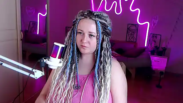 LizzyShine webcam
