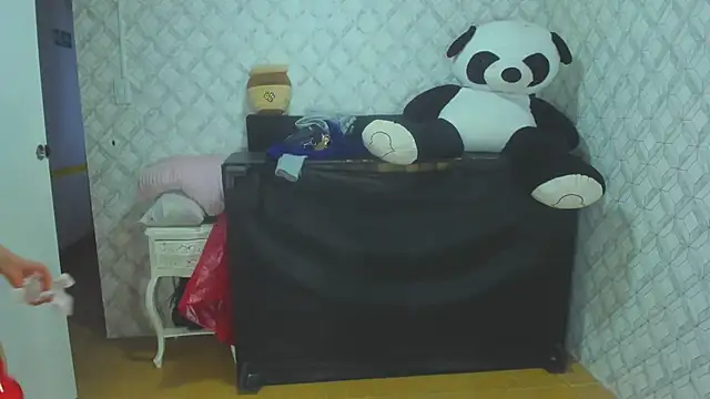 LlittleBicth webcam